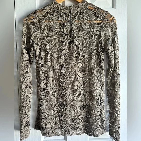 Free Kisses Sheer Lace top.  Olive green w/ zipper up the back Sz M - Picture 5 of 6